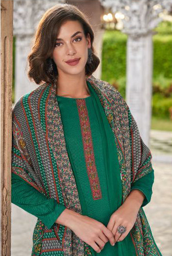 Green colour cotton wear symbolizes freshness and festivity – great for Mehndi or family gatherings.