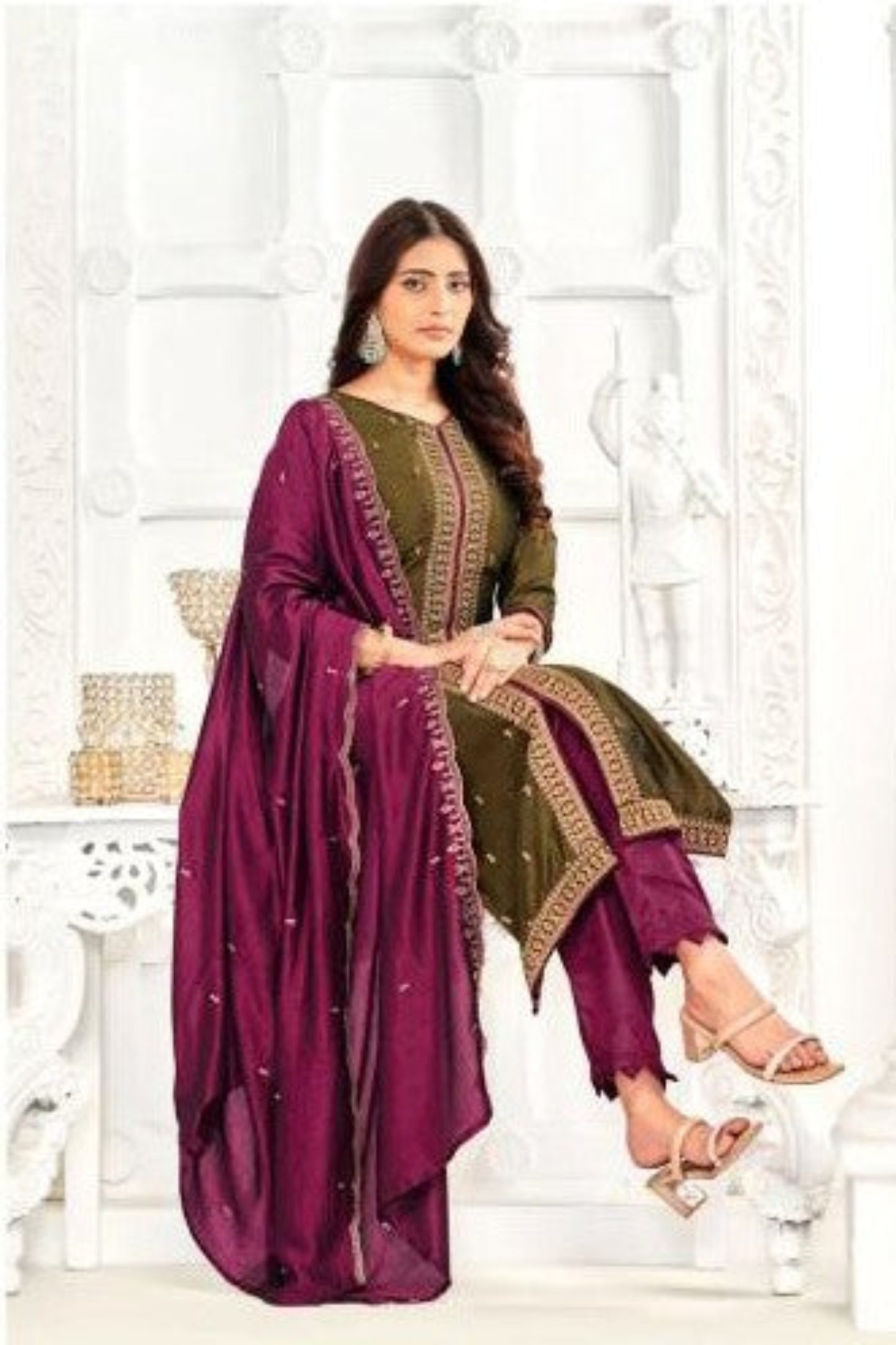 Olive green cotton outfit with a natural and earthy tone, ideal for casual wear, festive lunches, and everyday elegance.