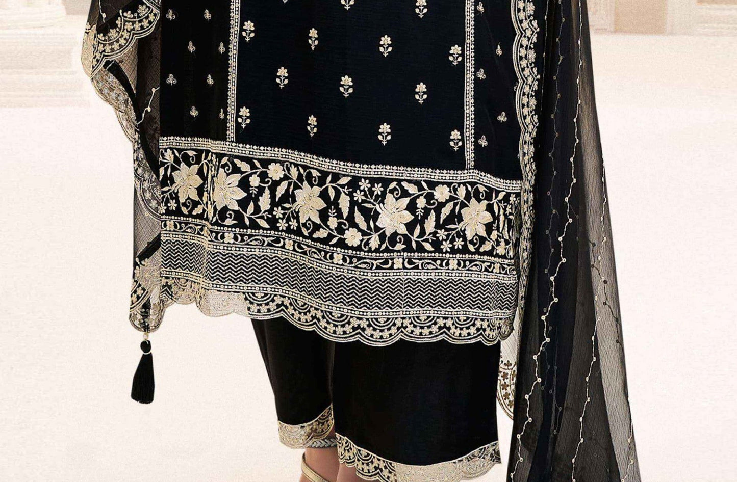 Black salwar kameez is always in fashion. It feels elegant and mysterious.