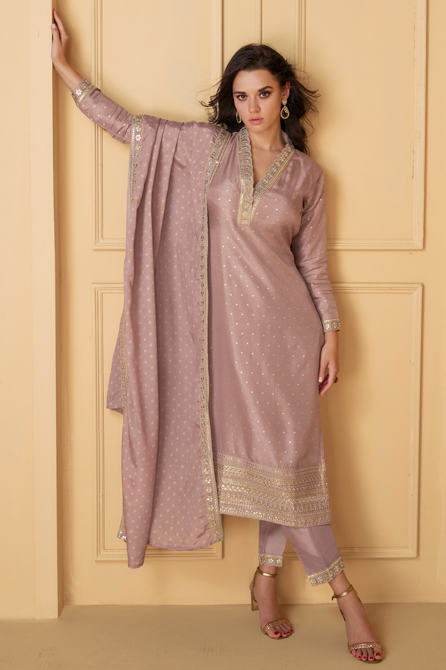 You can wear them for festivals, weddings, or casual days.