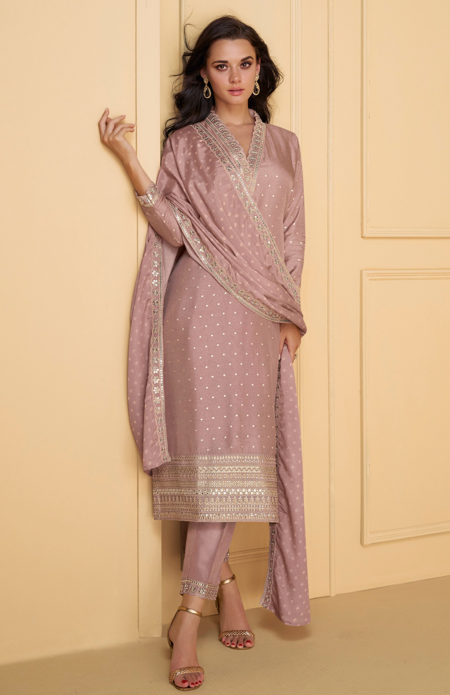 You can wear them for festivals, weddings, or casual days.