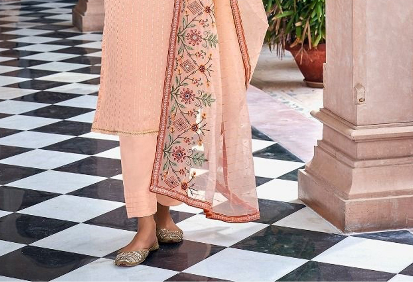 Pink salwar kameez is cheerful and lovely. Perfect for celebrations.