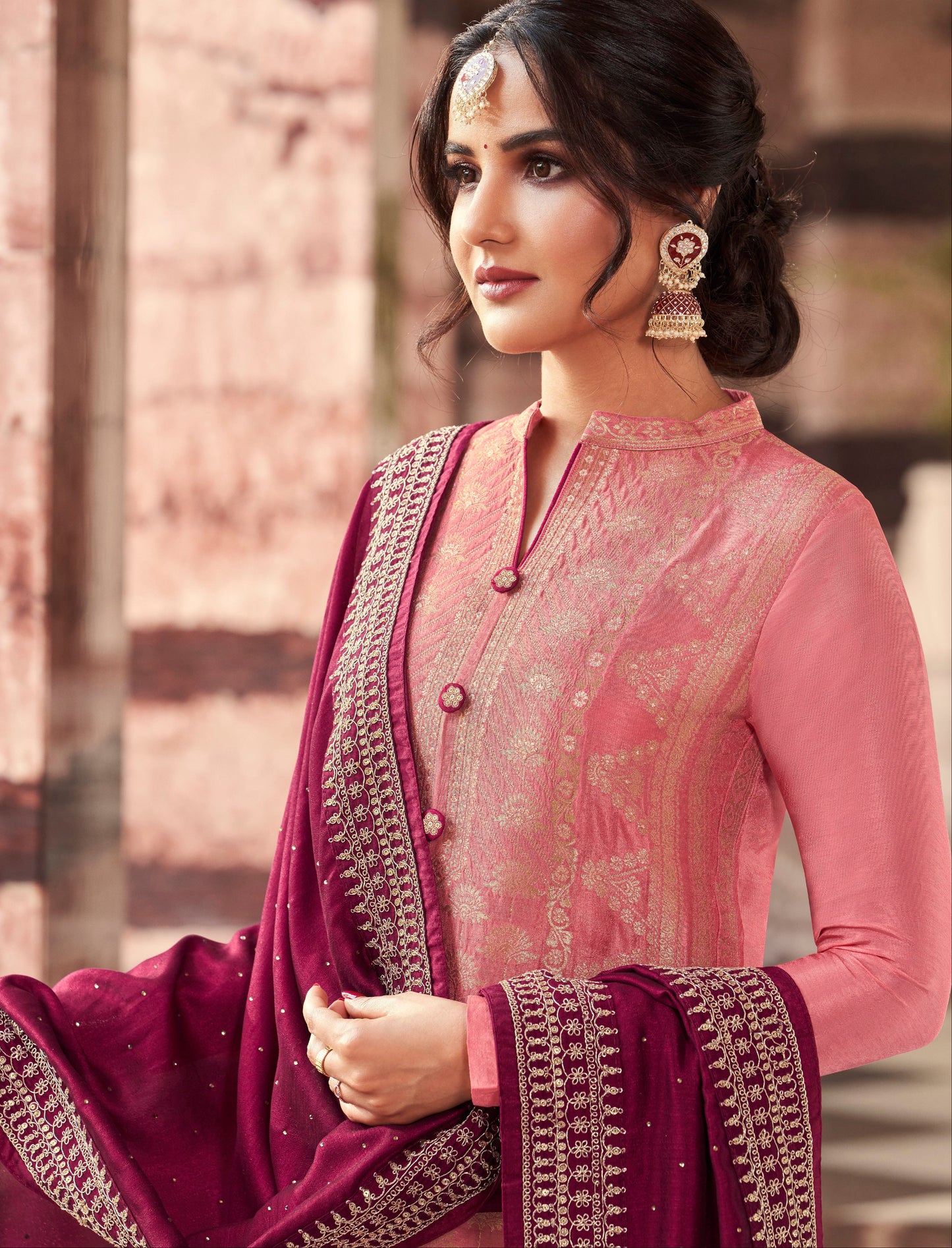 Pink salwar kameez is cheerful and lovely. Perfect for celebrations.