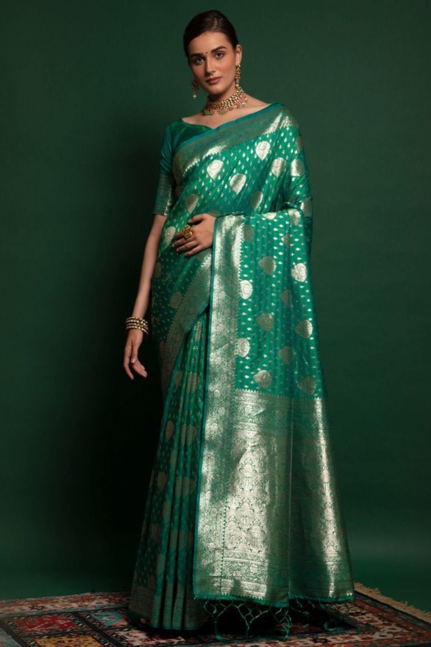 Green Saree symbolizes freshness and festivity – great for Mehndi or family gatherings.