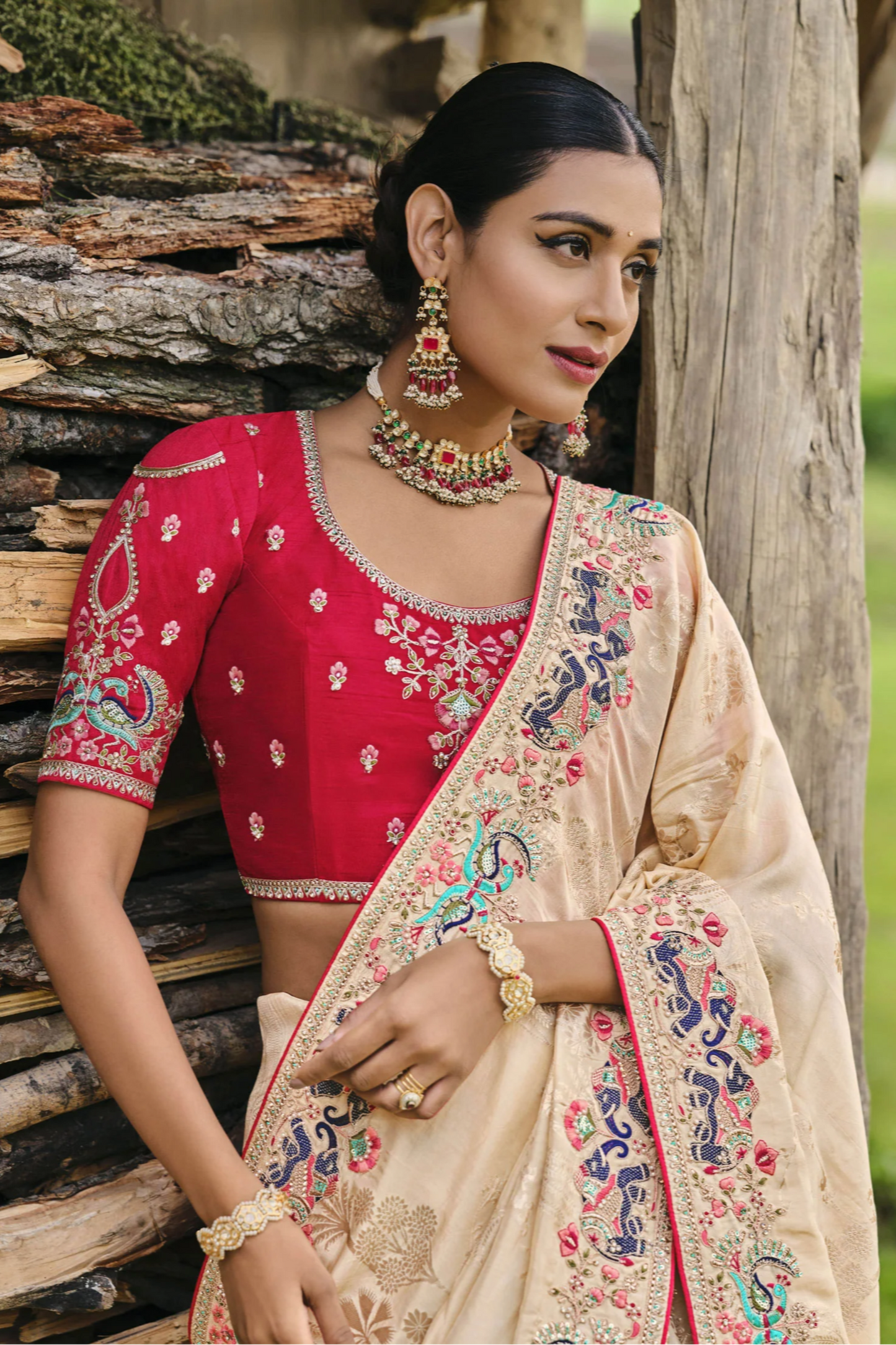 Off White Saree stands for purity and class – ideal for serene and sacred events.