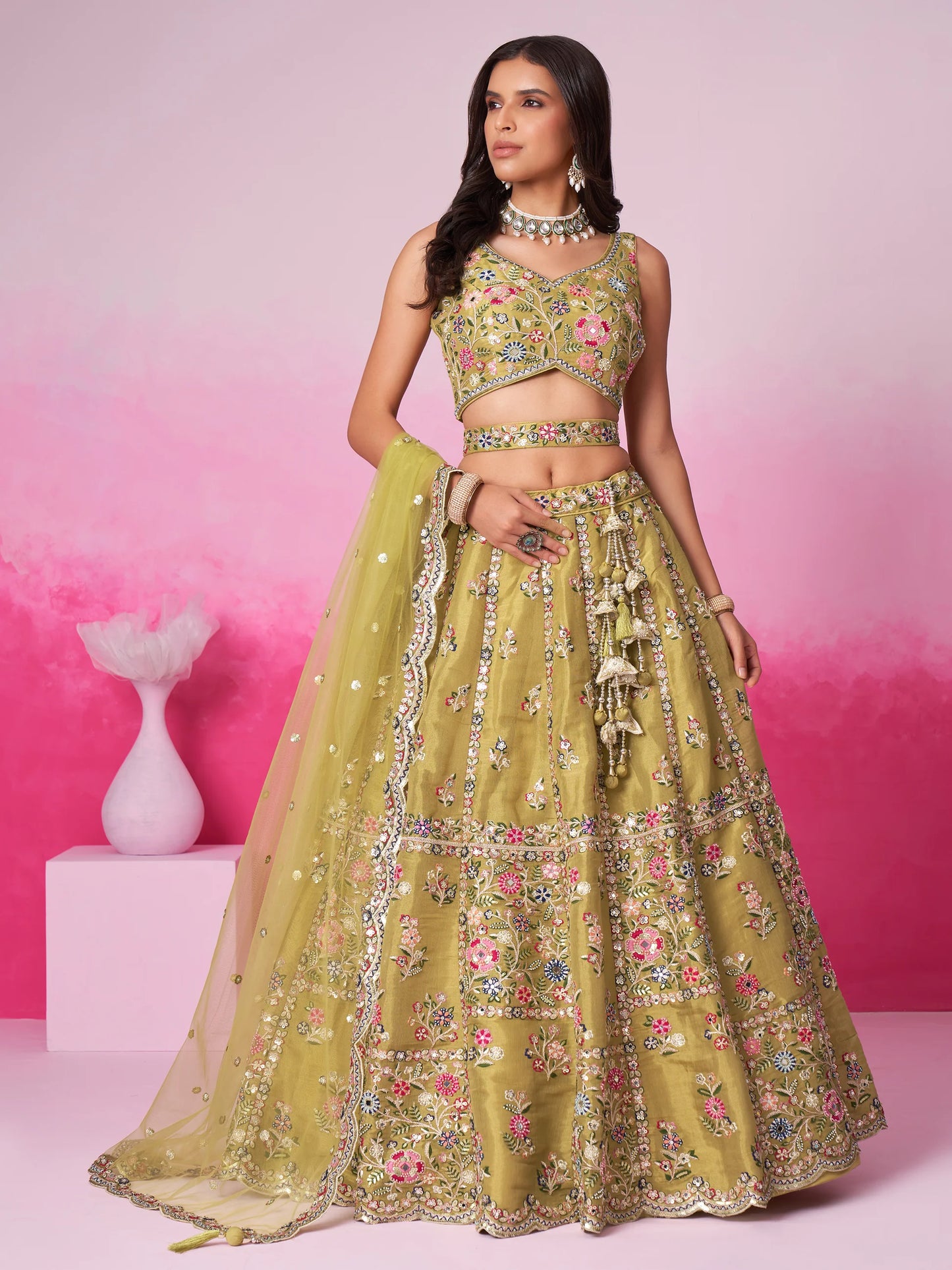Heavy Embroidery Worked Stylish Lehengha Choli With Net Dupatta Suit.