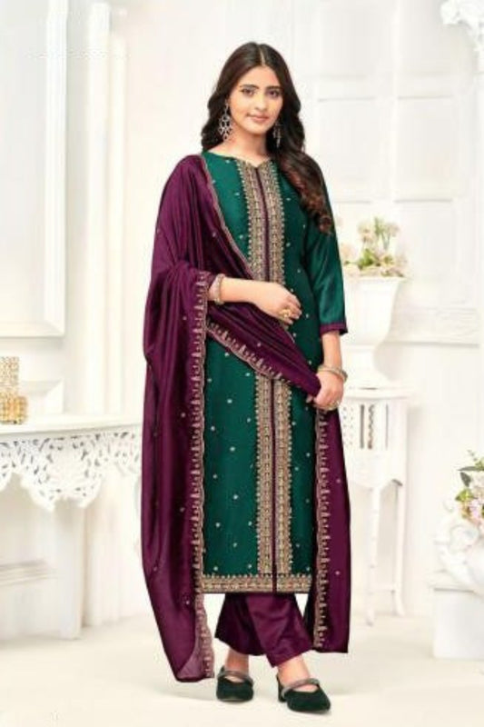 Dark green cotton outfit with a timeless and rich appeal, perfect for traditional events, cultural celebrations, and graceful everyday styling.
