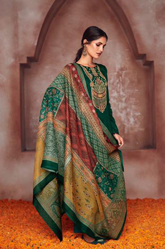 Green colour cotton wear symbolizes freshness and festivity – great for Mehndi or family gatherings.
