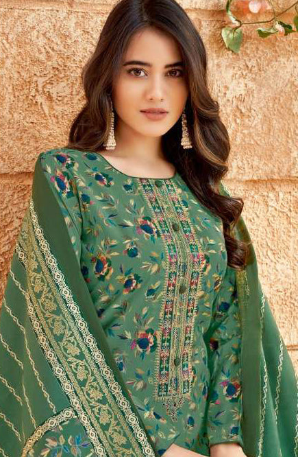 Green colour cotton wear symbolizes freshness and festivity – great for Mehndi or family gatherings.
