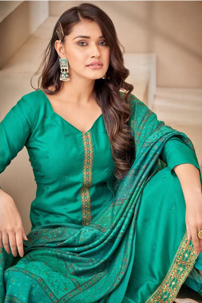 Green colour cotton wear symbolizes freshness and festivity – great for Mehndi or family gatherings.
