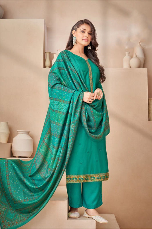 Green colour cotton wear symbolizes freshness and festivity – great for Mehndi or family gatherings.

