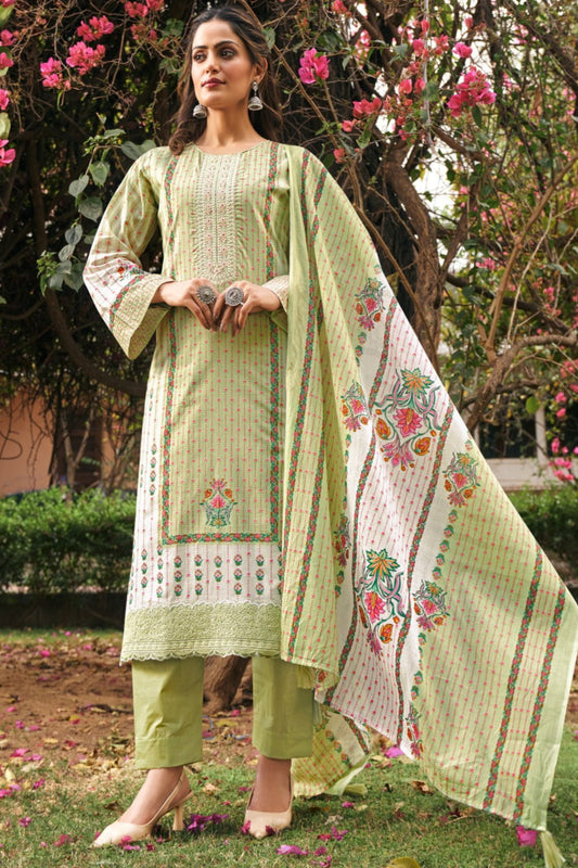 Green colour cotton wear symbolizes freshness and festivity – great for Mehndi or family gatherings.
