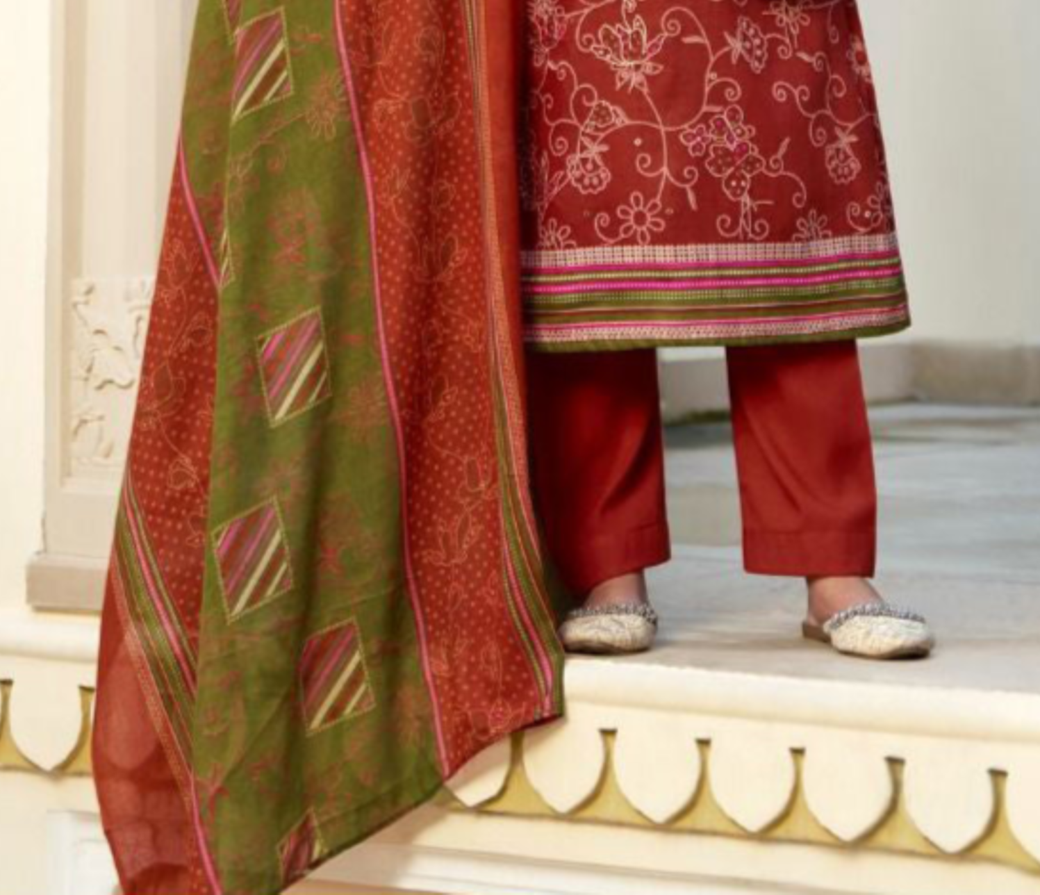 Red salwar kameez reflects vibrance and tradition, making it an ideal pick for festive celebrations and weddings.
