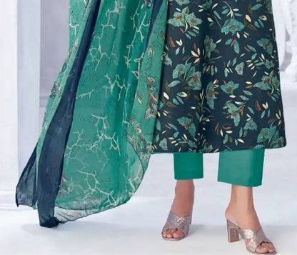 Green cotton outfit with a fresh and lively feel, perfect for everyday comfort, festive celebrations, and outdoor gatherings.
