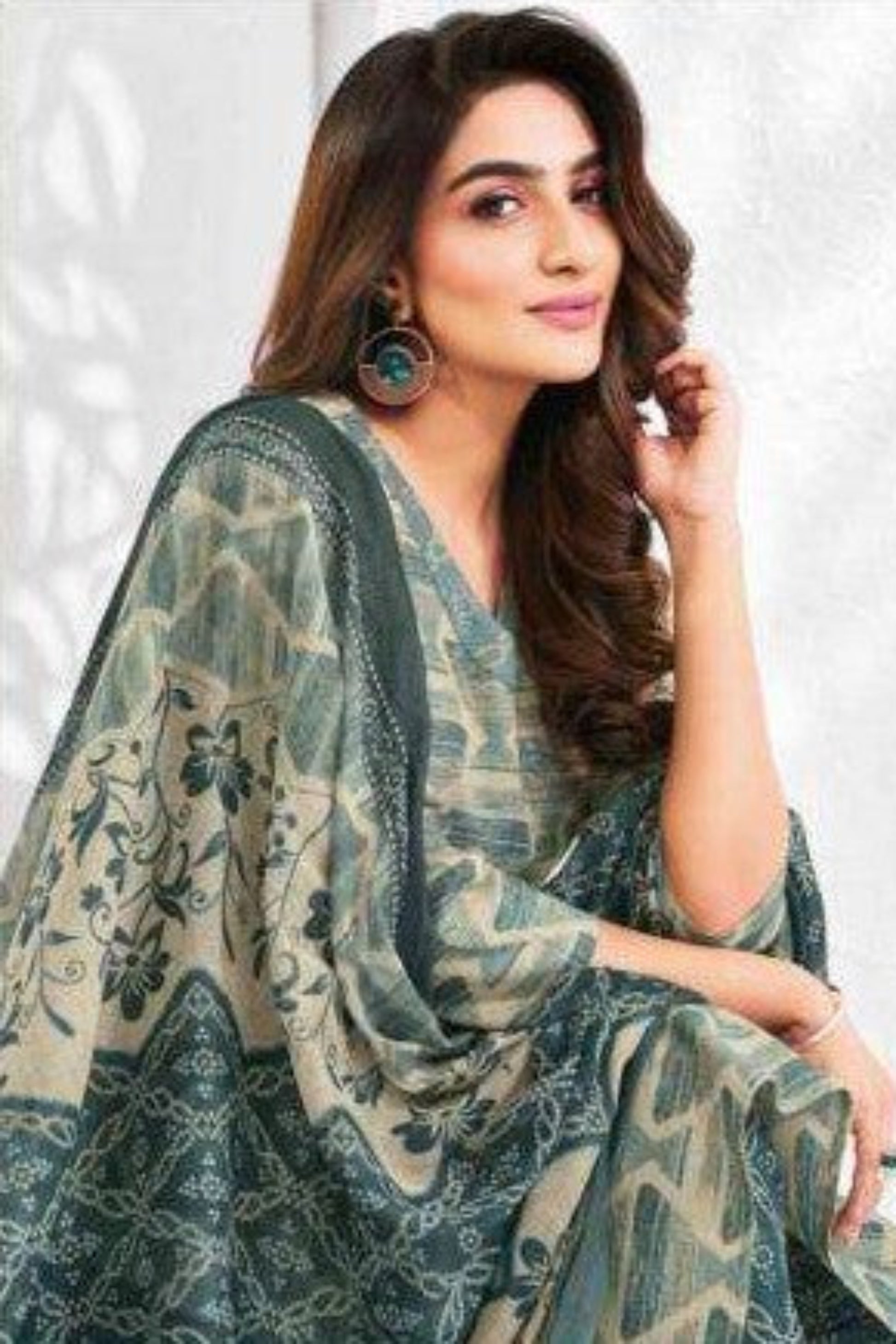 Teal green cotton outfit with a refreshing and earthy tone, ideal for daytime gatherings, festive moments, and relaxed everyday wear.
