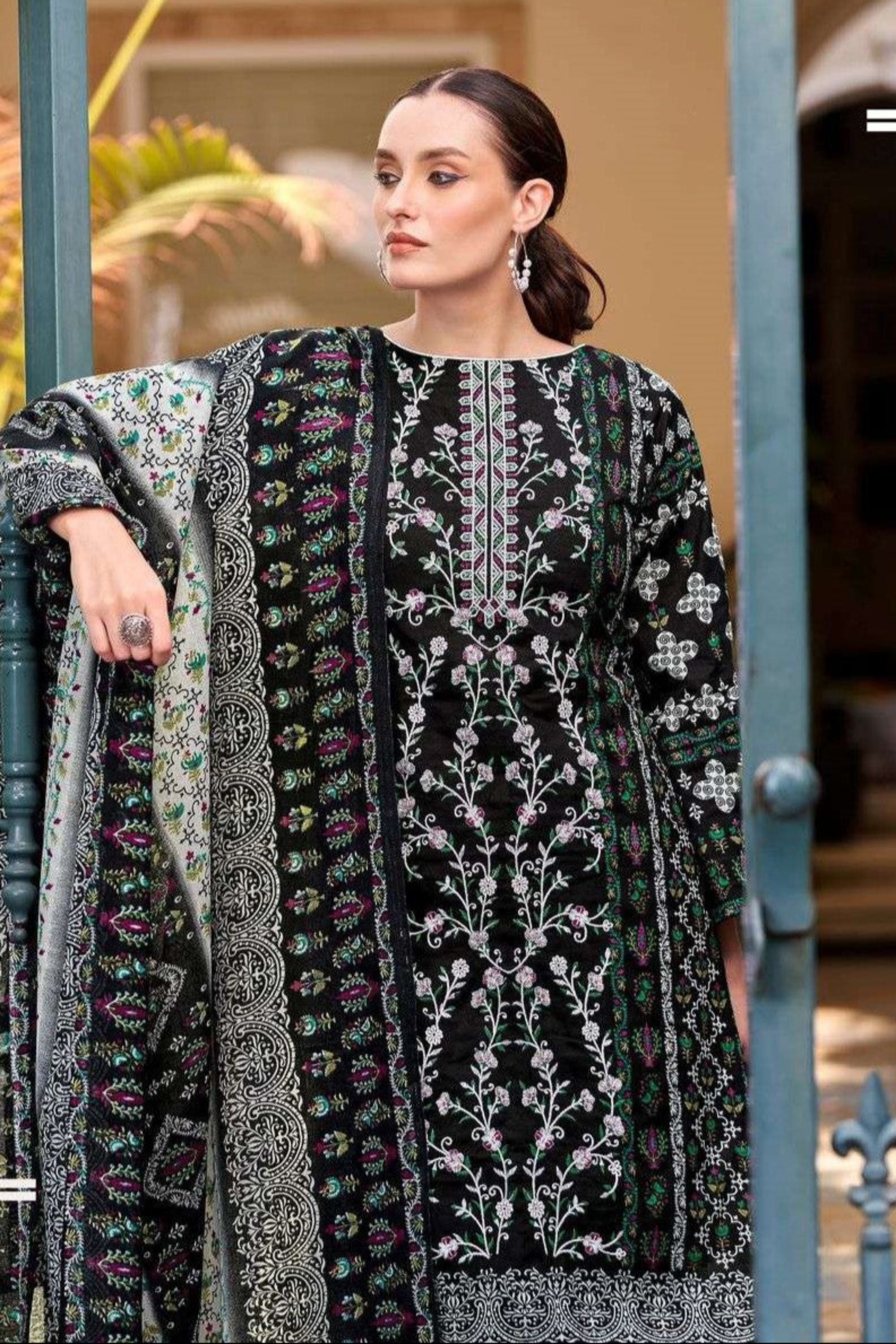 Black cotton outfit with a classic and versatile style, ideal for everyday wear, casual outings, and festive evenings.
