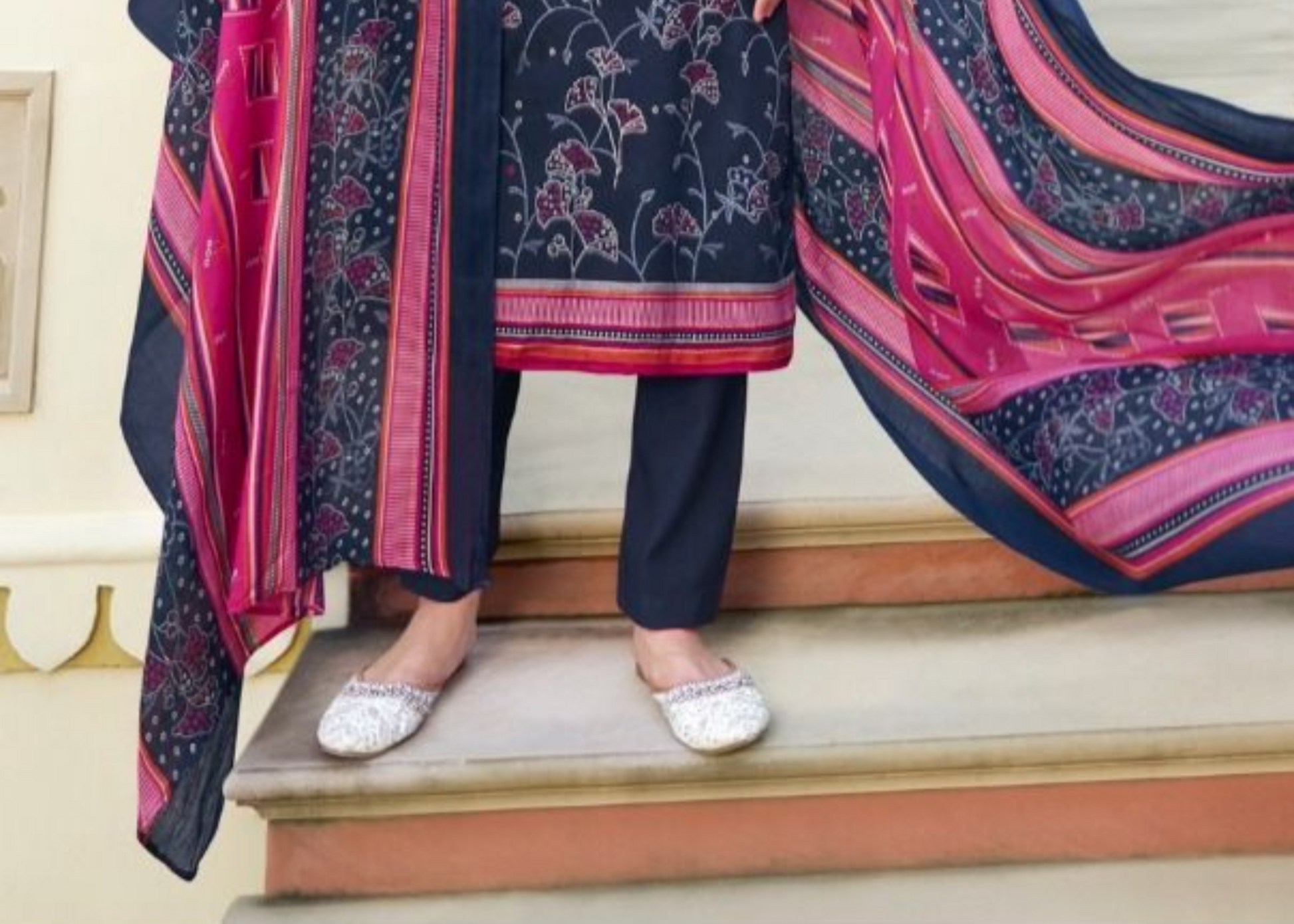 Dark blue salwar kameez exudes timeless elegance, making it a perfect choice for formal events and evening gatherings.
