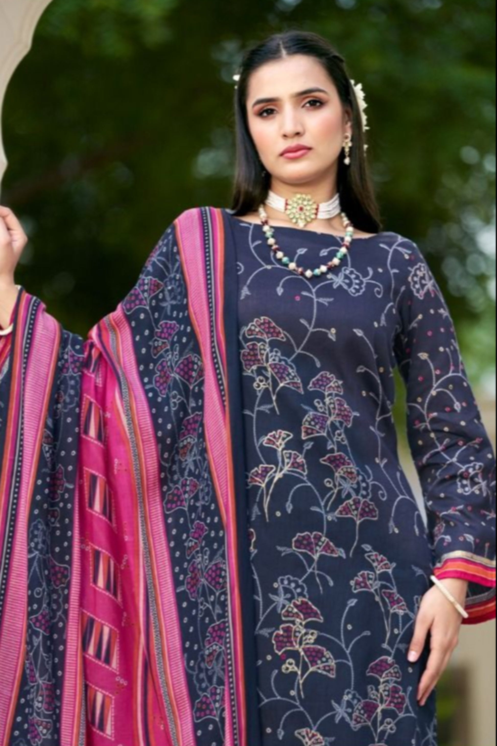 Dark blue salwar kameez exudes timeless elegance, making it a perfect choice for formal events and evening gatherings.
