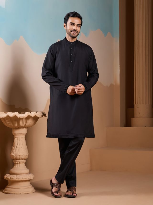 Traditional Indian Kurta With Embroidery Design, Ideal for Weddings And Festivals.
