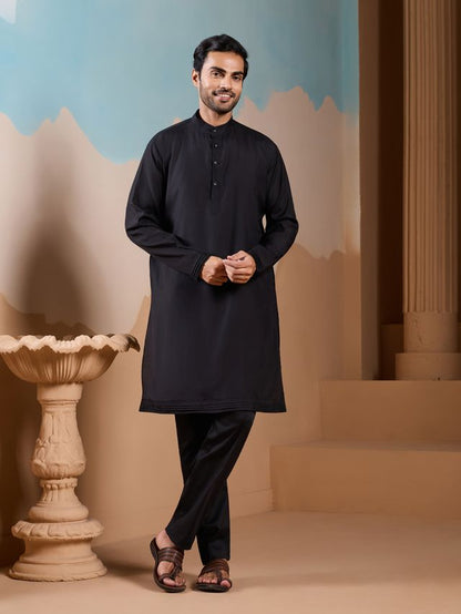 Traditional Indian Kurta With Embroidery Design, Ideal for Weddings And Festivals.