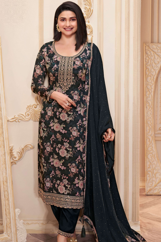 Black salwar kameez is always in fashion. It feels elegant and mysterious.
