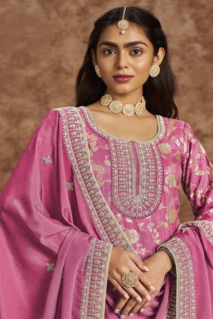 Pink salwar kameez is cheerful and lovely. Perfect for celebrations.

