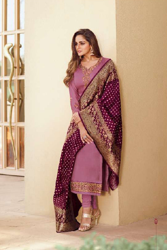 Pink salwar kameez is cheerful and lovely. Perfect for celebrations.
