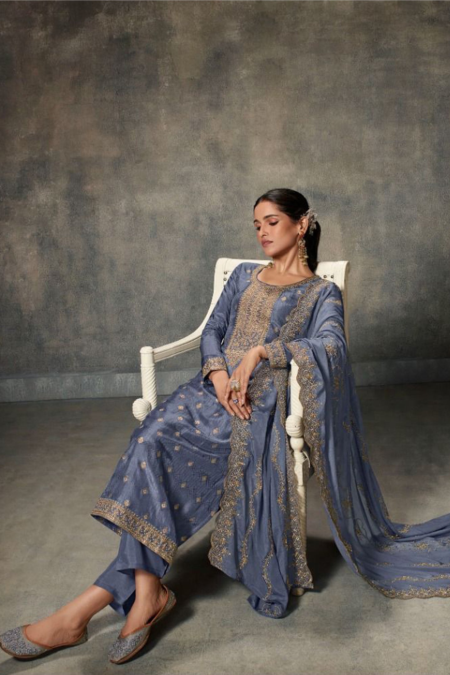 Grey salwar kameez looks simple and stylish. Metallic accents make it modern.
