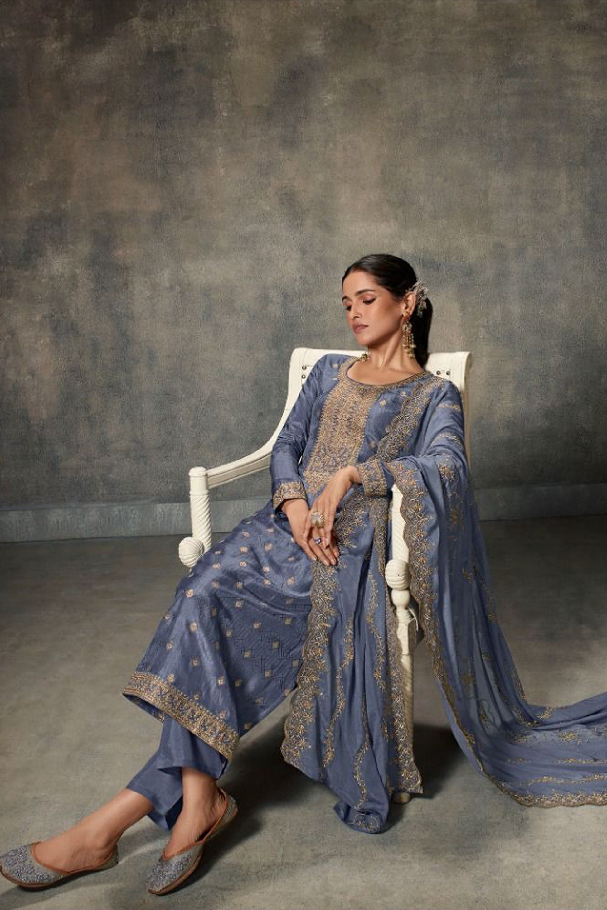Grey salwar kameez looks simple and stylish. Metallic accents make it modern.
