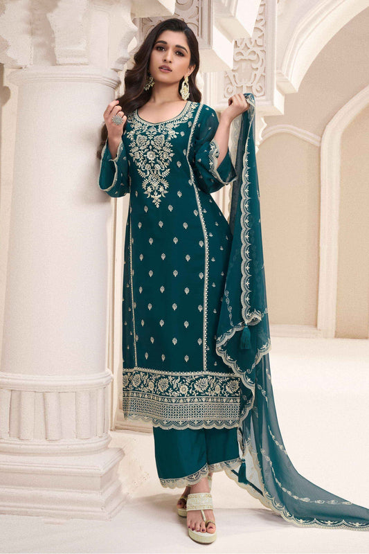 Green salwar kameez feels fresh and peaceful, perfect for festive mornings or nature-inspired celebrations.