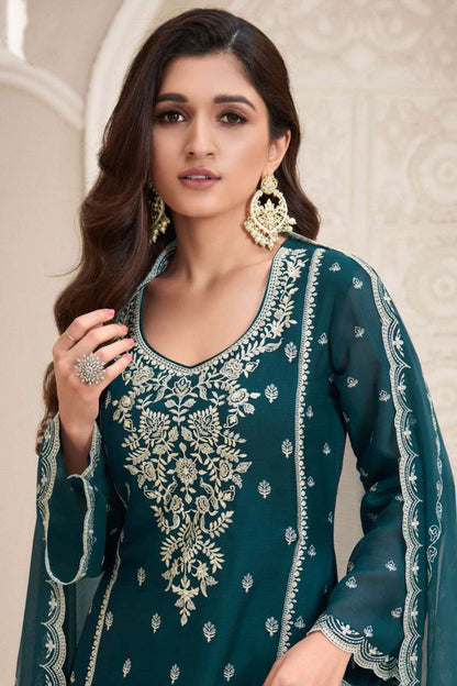 Green salwar kameez feels fresh and peaceful, perfect for festive mornings or nature-inspired celebrations.