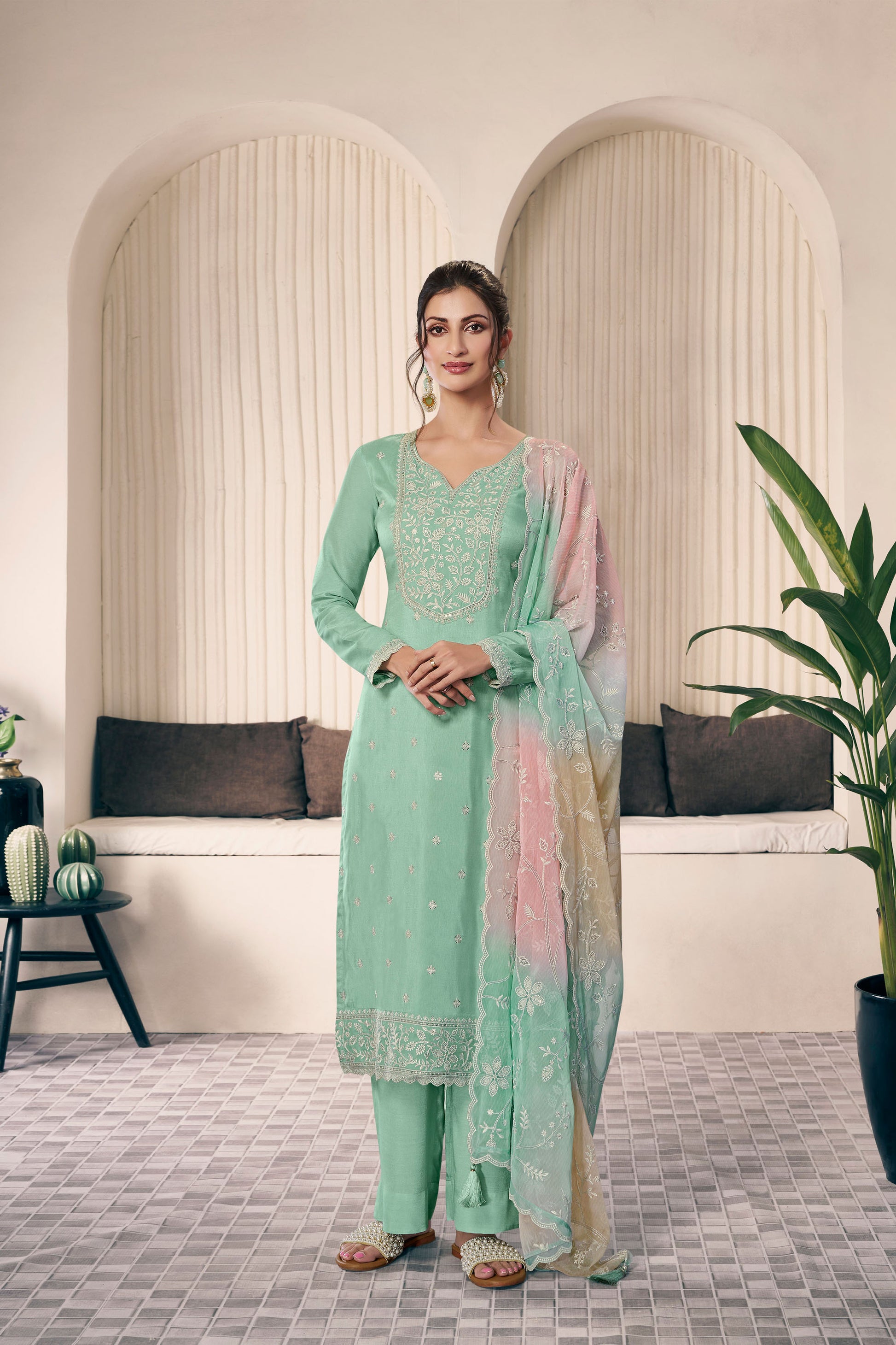 Green salwar kameez feels fresh and natural. It’s great for everyday and special occasions.
