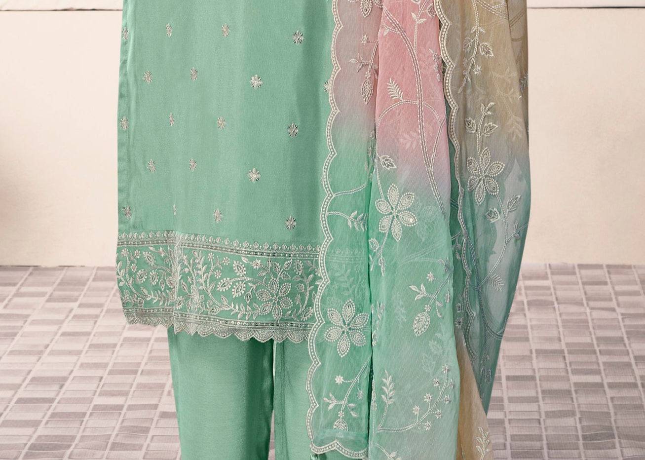 Green salwar kameez feels fresh and natural. It’s great for everyday and special occasions.
