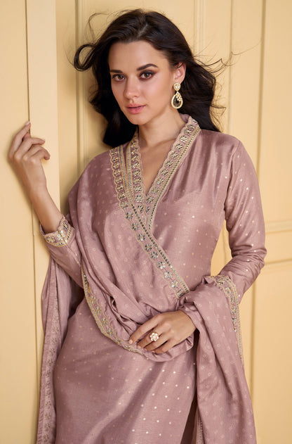 You can wear them for festivals, weddings, or casual days.
