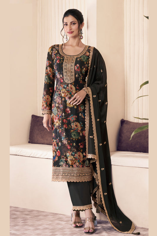 Black salwar kameez is always in fashion. It feels elegant and mysterious.
