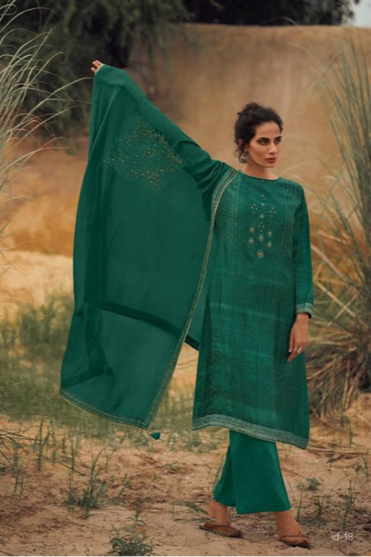 Green salwar kameez feels fresh and natural. It’s great for everyday and special occasions.

