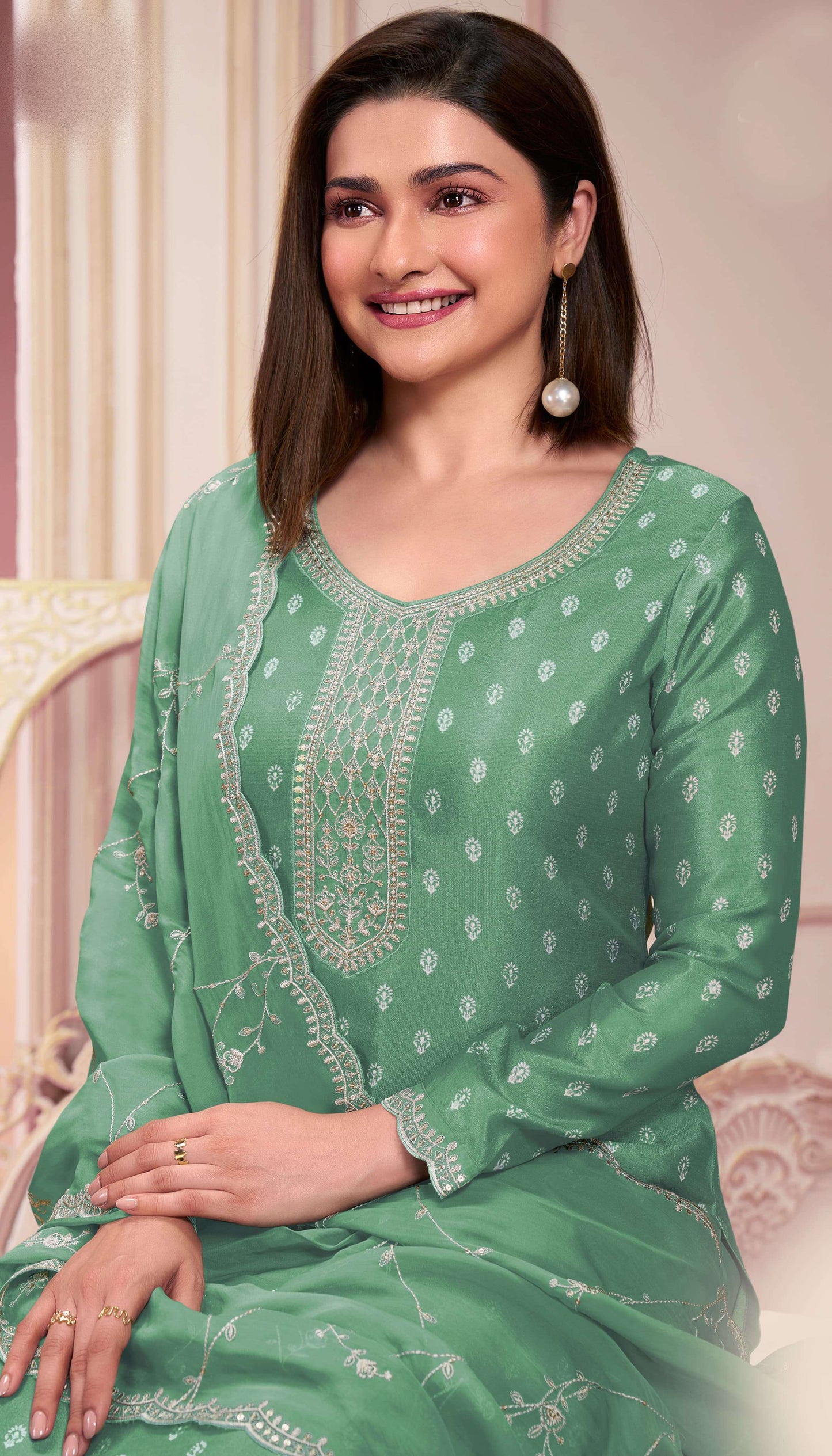 Green salwar kameez feels fresh and natural. It’s great for everyday and special occasions.
