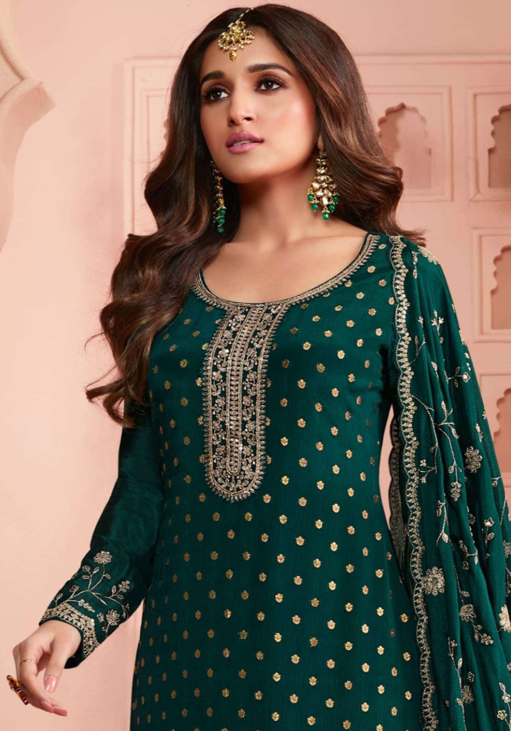 Green salwar kameez feels fresh and natural. It’s great for everyday and special occasions.
