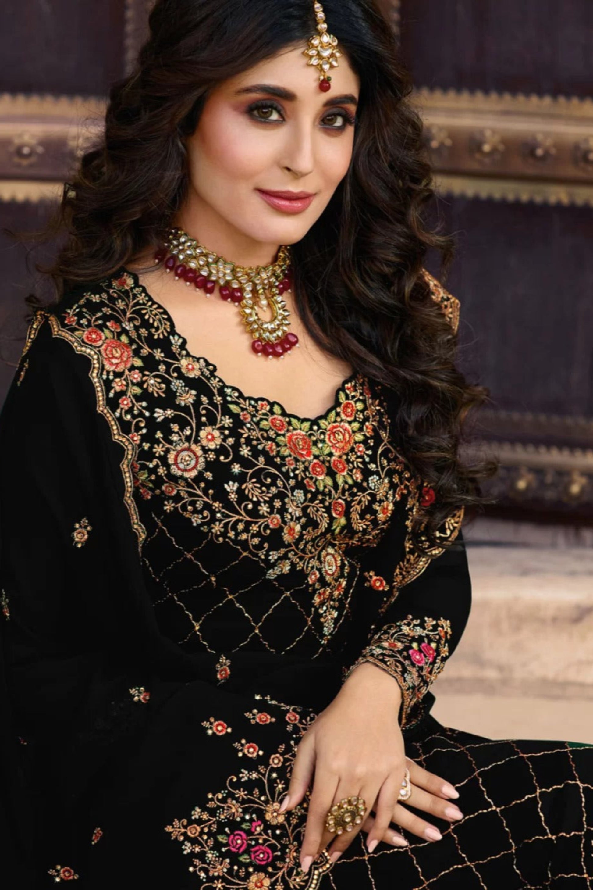 Black salwar kameez is always in fashion. It feels elegant and mysterious.
