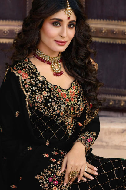 Black salwar kameez is always in fashion. It feels elegant and mysterious.

