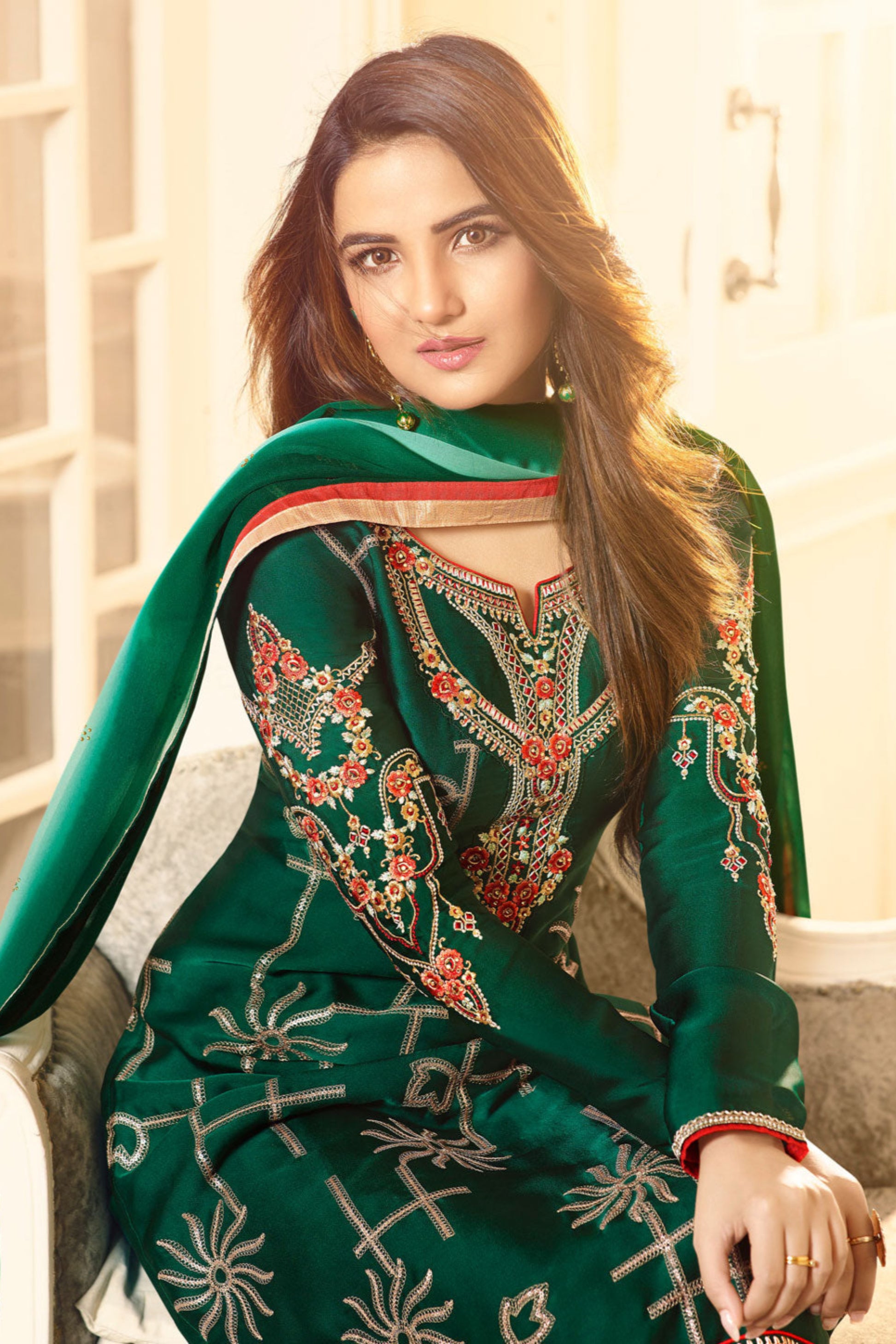 Green salwar kameez feels fresh and natural. It’s great for everyday and special occasions.
