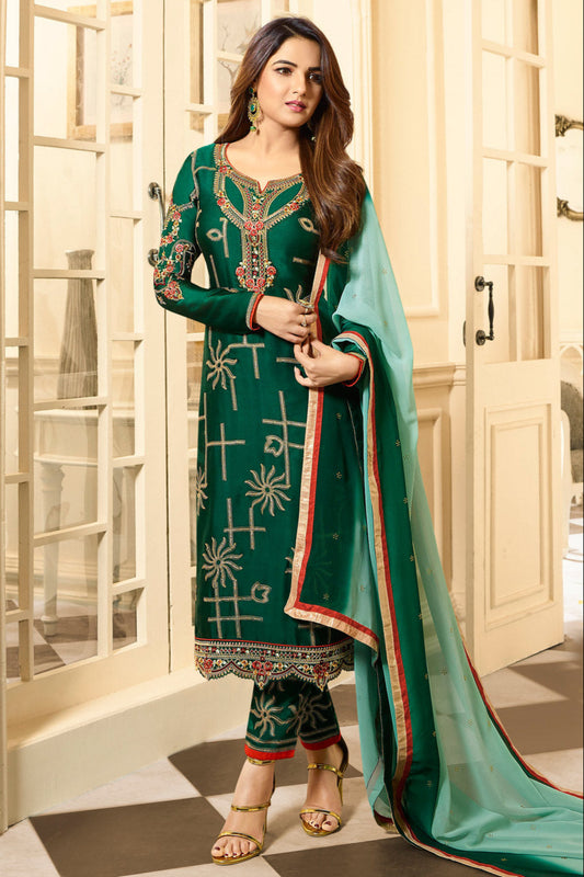 Green salwar kameez feels fresh and natural. It’s great for everyday and special occasions.
