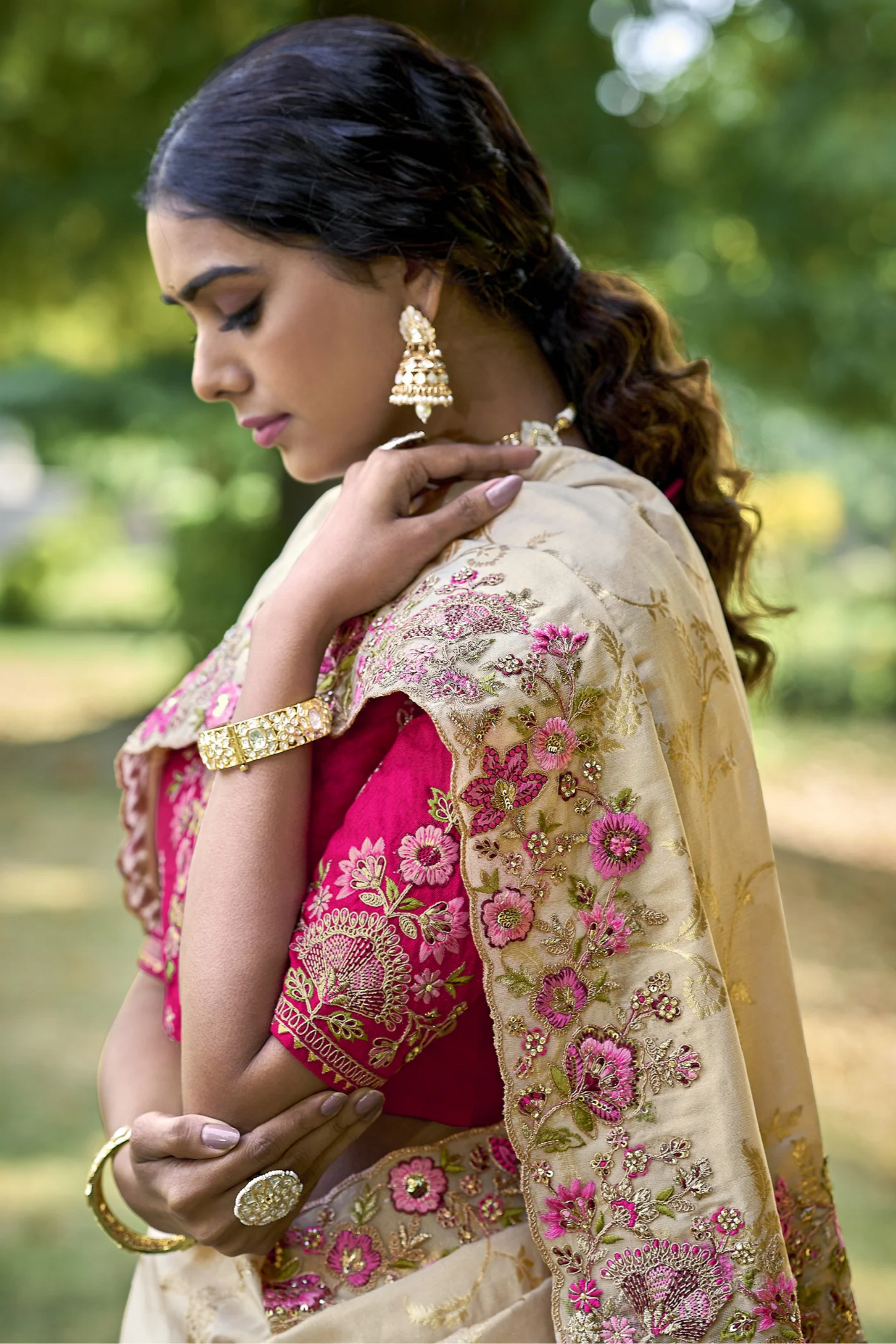 Off White Saree stands for purity and class – ideal for serene and sacred events.
