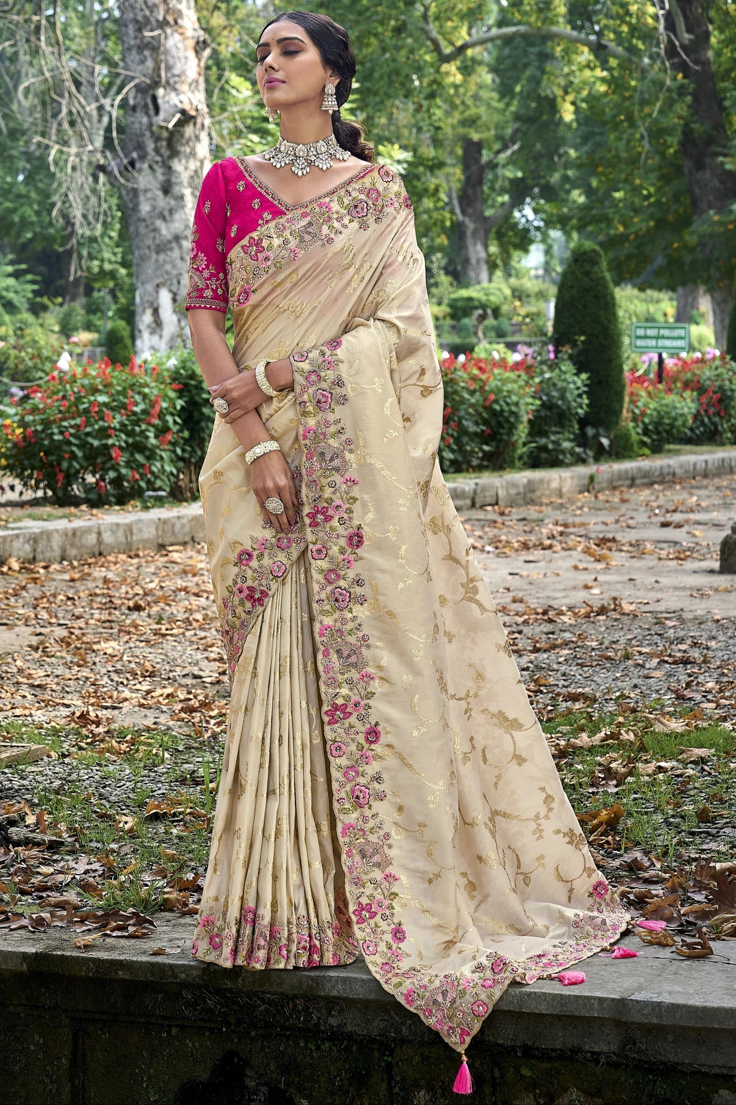 Off White Saree stands for purity and class – ideal for serene and sacred events.
