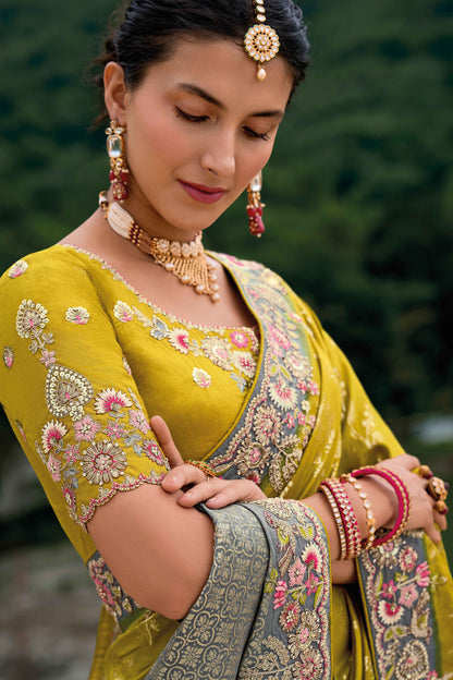 Saree – Stay cool, look festive—naturally.
