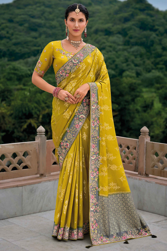 Saree – Stay cool, look festive—naturally.

