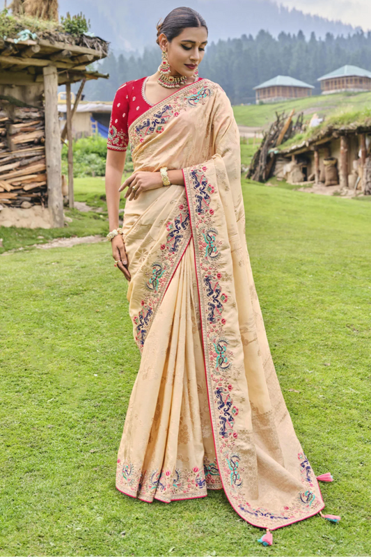 Off White Saree stands for purity and class – ideal for serene and sacred events.