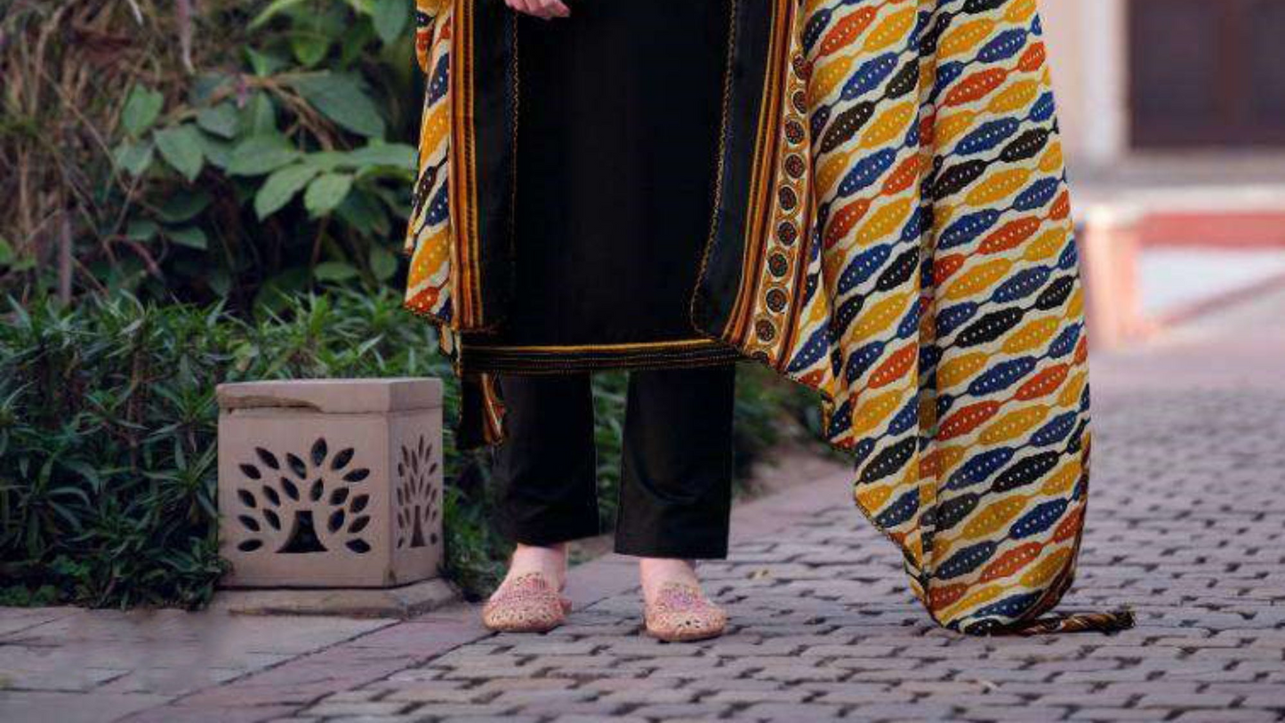 Perfect for a festive Party Wear, Black color shalwar kameez Suit
