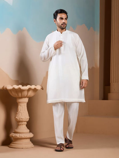 Plain White Contemporary Men’s Kurta With Modern Fit For Casual Summer Gatherings.