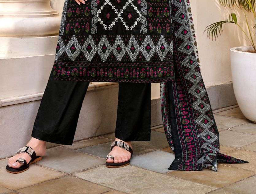 Black Color Pure cotton Wear simple shalwar kamiz in Beautiful Design